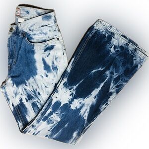 EUC Old Navy SZ6 (TALL GIRL ALERT) tie dye/5-pocket/flare leg jean/waist 28”-30”